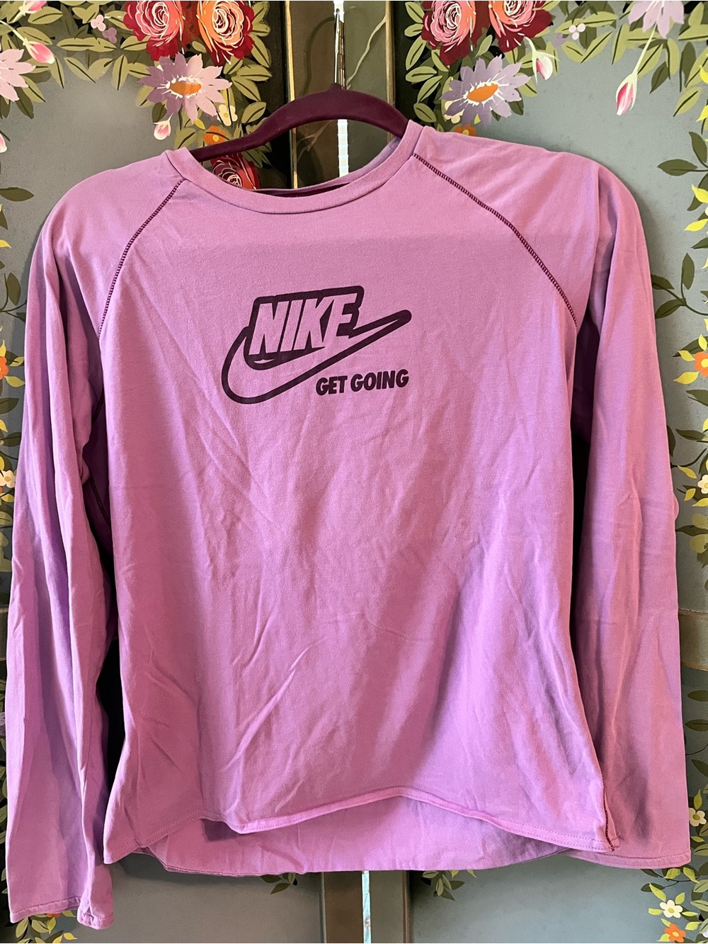 Girls L (14-16) Nike Long Sleeve Shirt in Lavender